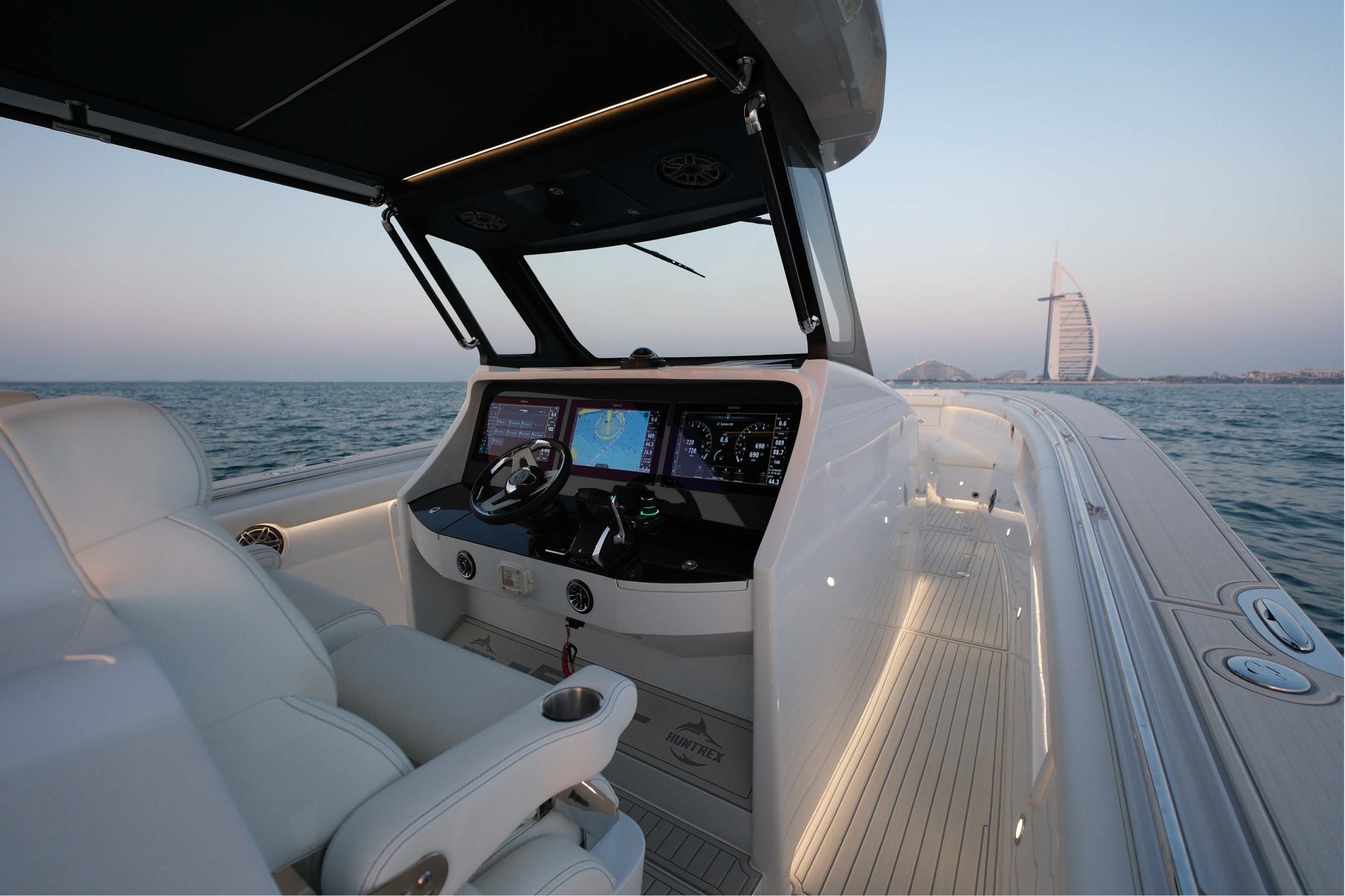Sculpted Helm                  Enjoy ergonomic helm seating for captain and crew, ensuring control.
